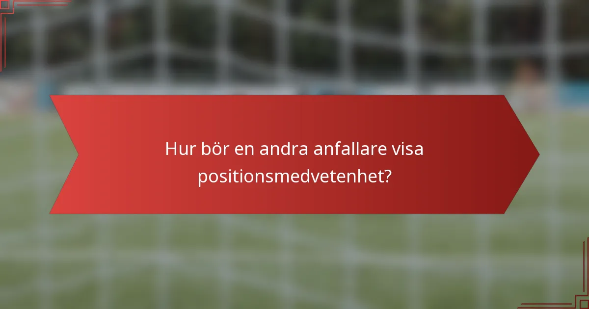 Hur bör en andra anfallare visa positionsmedvetenhet?